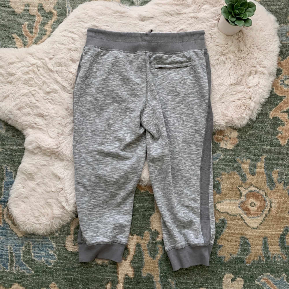 Green Tea Gray 3/4 Length Athletic Pants- Size Medium - Picture 12 of 12